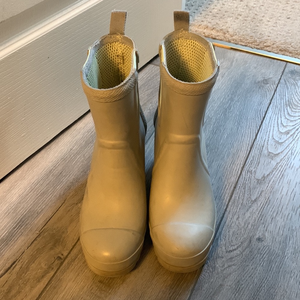 Sorel size 7 rain boots